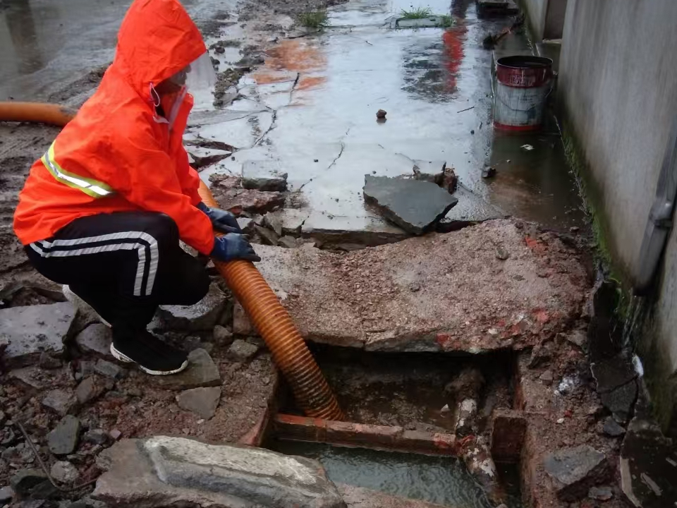 武进专业清理污水池 炜誉市政以规范流程守护城市 “肠道”